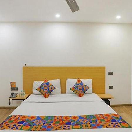 Fabhotel F9 Sector 58 Noida Exterior foto