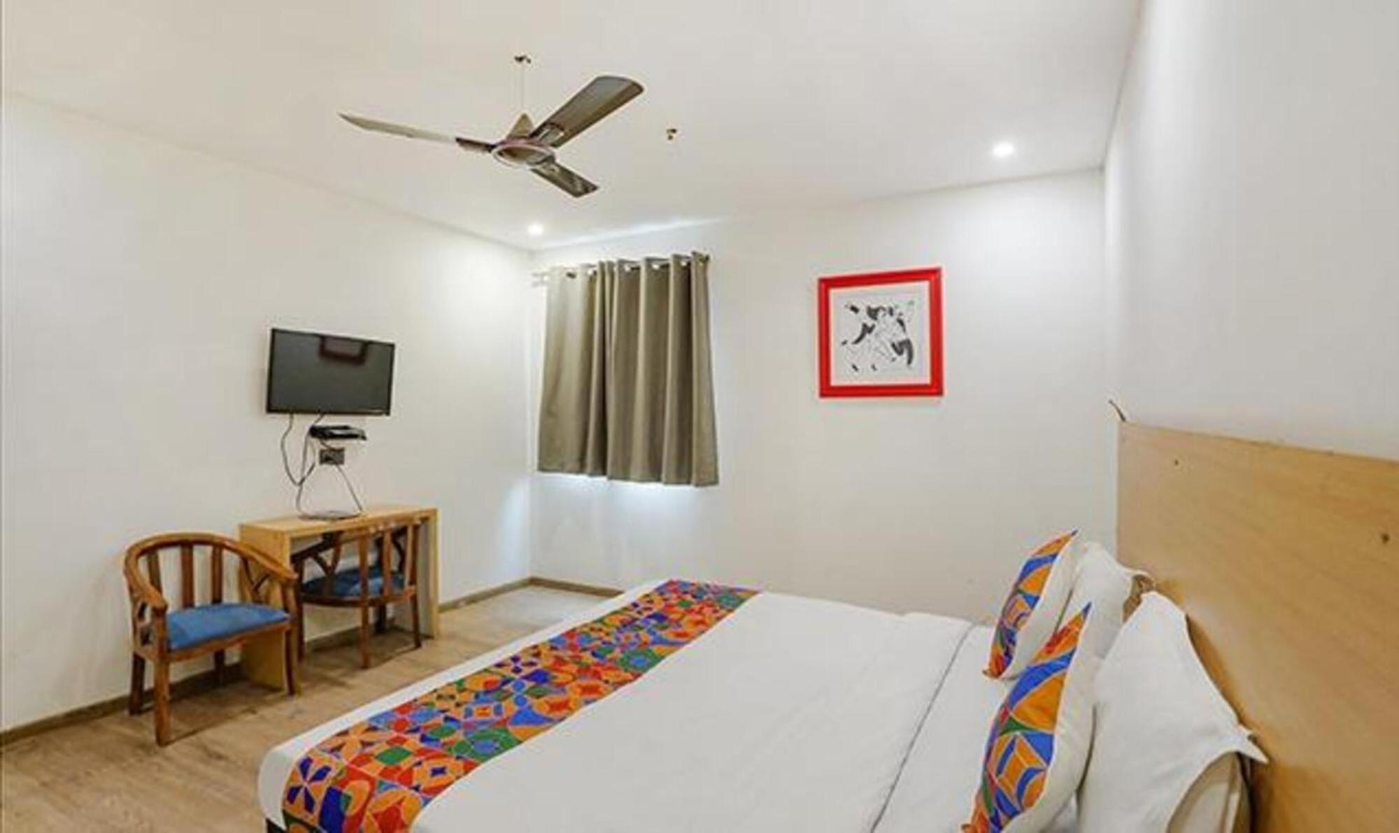 Fabhotel F9 Sector 58 Noida Exterior foto