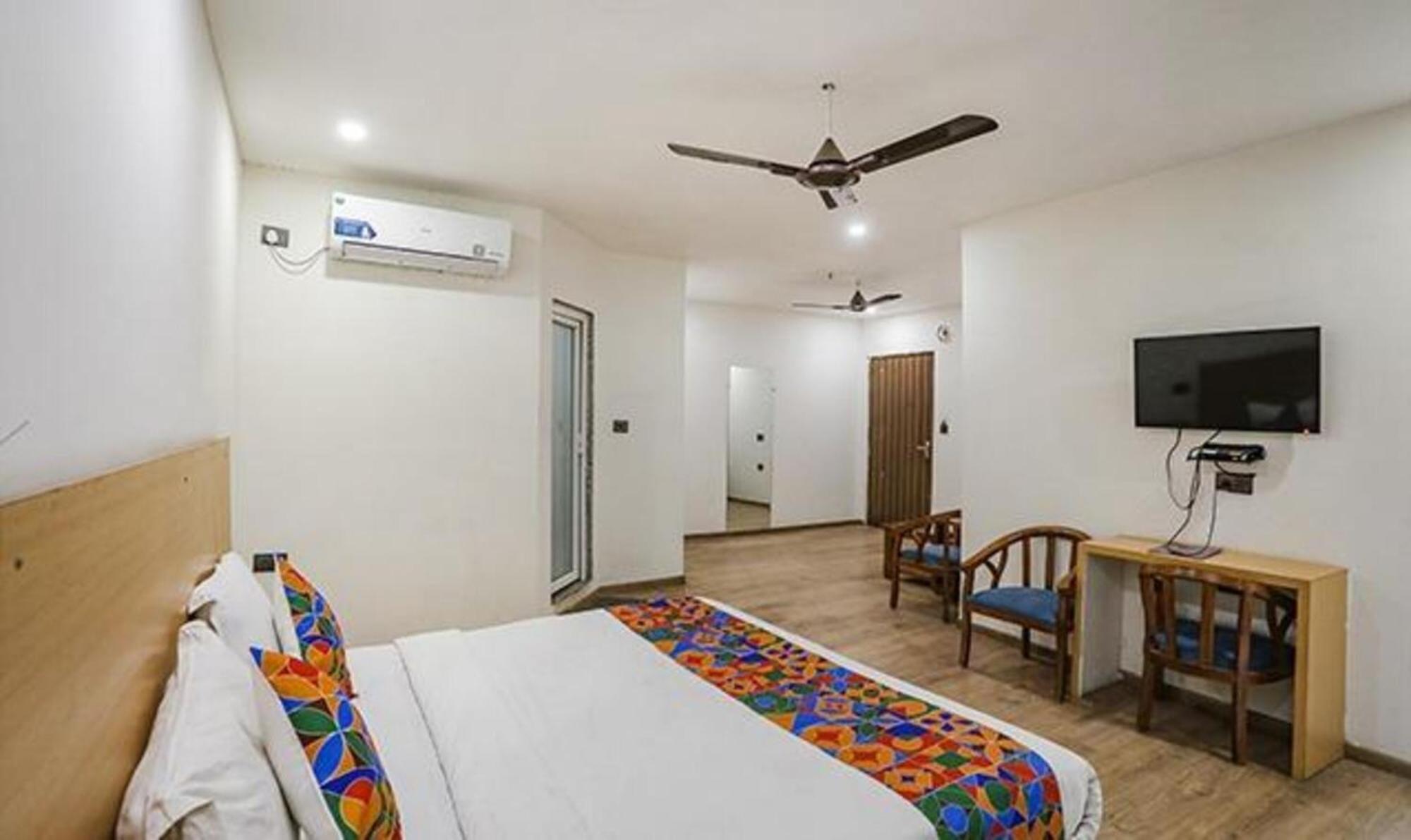 Fabhotel F9 Sector 58 Noida Exterior foto