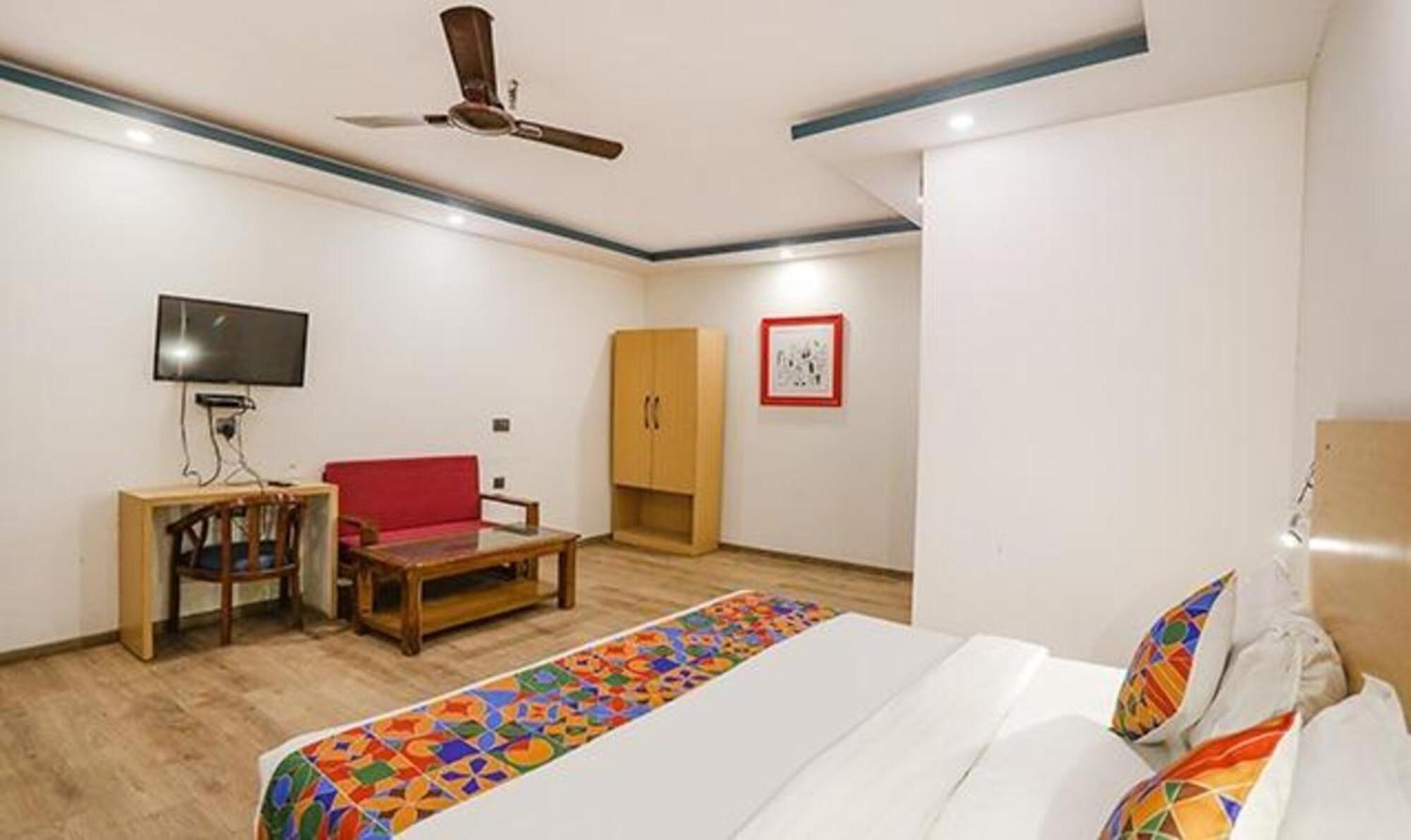 Fabhotel F9 Sector 58 Noida Exterior foto