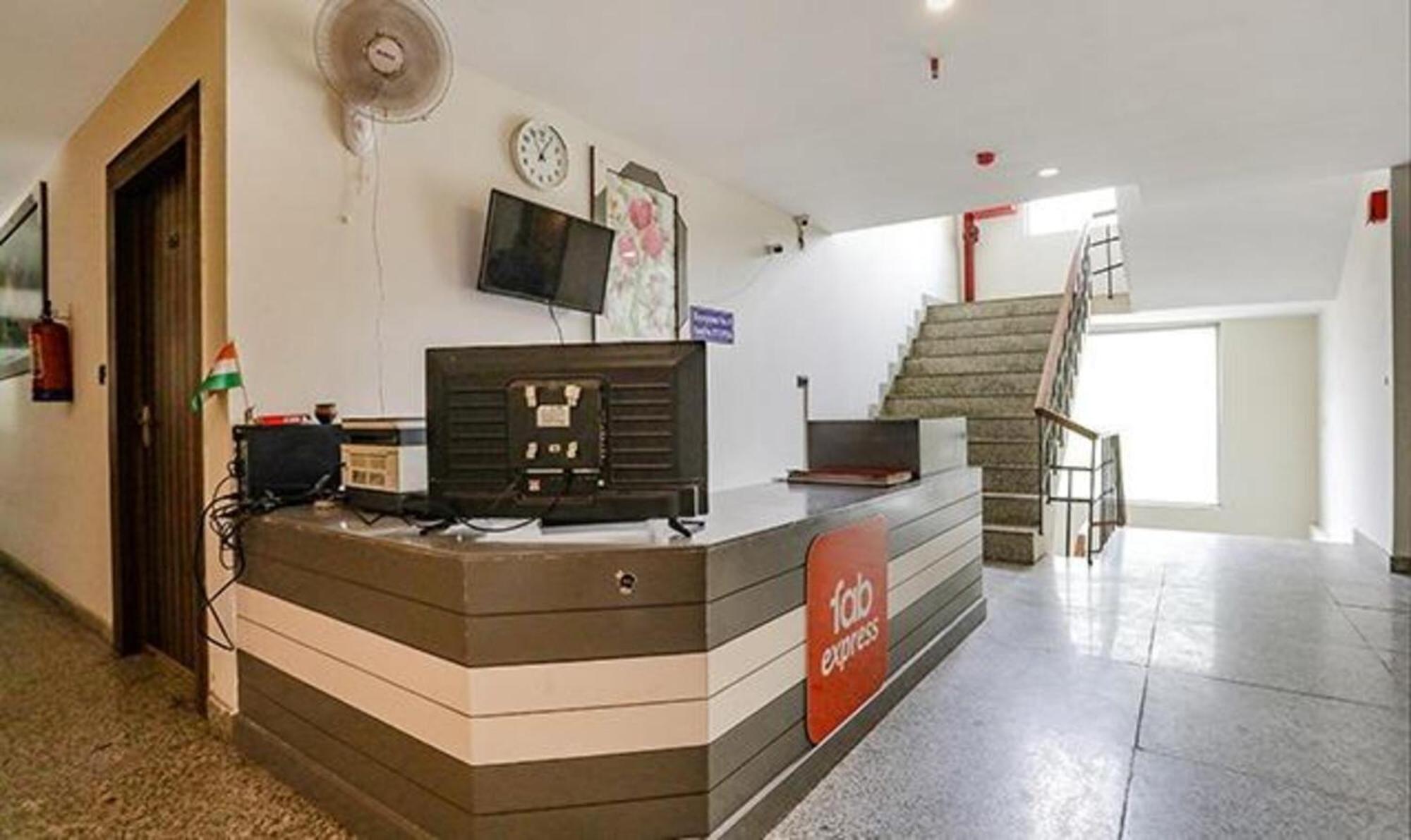 Fabhotel F9 Sector 58 Noida Exterior foto