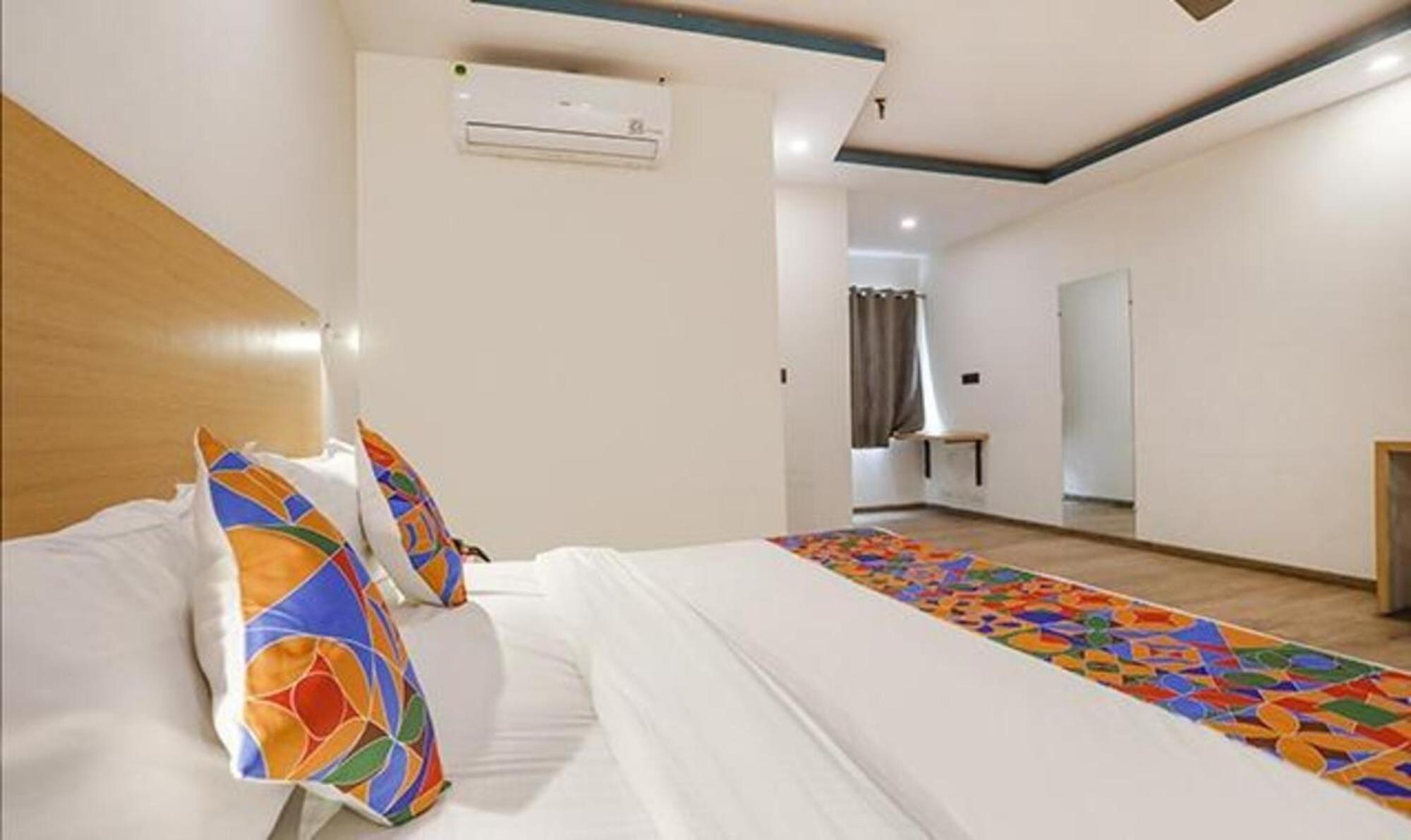 Fabhotel F9 Sector 58 Noida Exterior foto